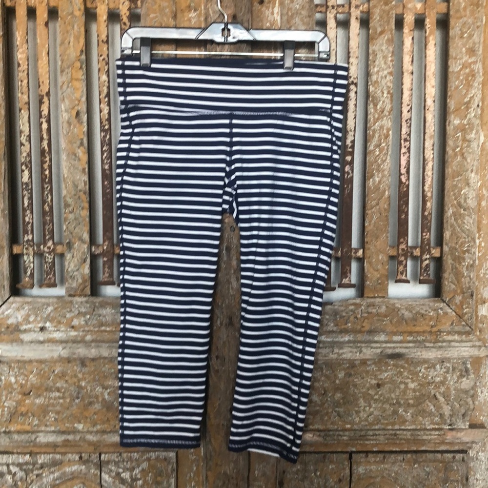 ATHLETA NAVY & WHITE STRIPE CAPRI LEGGINGS LARGE - Picture 2 of 6